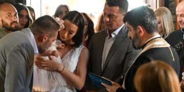 Alldaynews.gr Γιώργος Αγγελόπουλος & Δήμητρα Βαμβακούση: Αδημοσίευτες φωτογραφίες από τη βάφτιση της κόρης τους