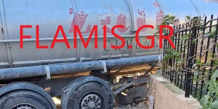 Alldaynews.gr Βυτιοφόρο καβάλησε πεζοδρόμιο και μπούκαρε μέσα σε σπίτι (ΦΩΤΟ)