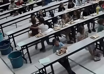 8χρονος σώζει με λαβή Χάιμλιχ συμμαθητή του που πνίγεται από φαγητό – «Τον άκουσα να κλαίει – Δεν ήθελα να πεθάνει»