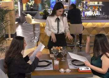 Alldaynews.gr First Dates: Πήγαν για να γίνουν ζευγάρι και τελικά «τσακώθηκαν» για την… σερβιτόρα