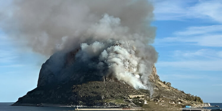 Alldaynews.gr Μεγάλη φωτιά τώρα σε δύο μέτωπα στη Μονεμβασιά – Επιχειρούν και εναέρια μέσα