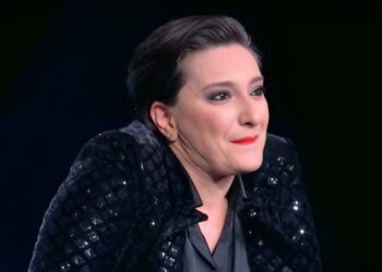 Alldaynews.gr Ηρώ: Δεν κατάφερε να συγκρατήσει τα δάκρυά της όταν είδε στη σκηνή του Secret Song τον 20χρονο γιο της Γιώργο μαζί με τη μητέρα της