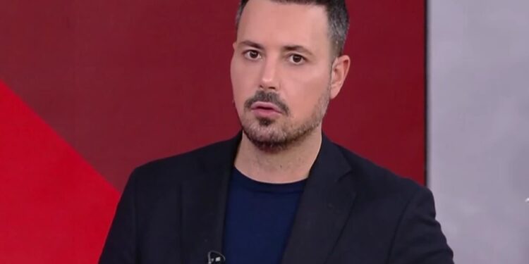 Alldaynews.gr Βίντεο σοκ για την οικογένεια του αστυνομικού – «Έλα μετά από δυο μήνες σας έβγαλα έξω, άντε!»