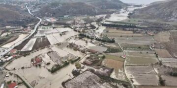 Alldaynews.gr Η Λήμνος «πνίγηκε» στο νερό και στις λάσπες από την κακοκαιρία Bora: Δύο νεκροί και τεράστιες καταστροφές