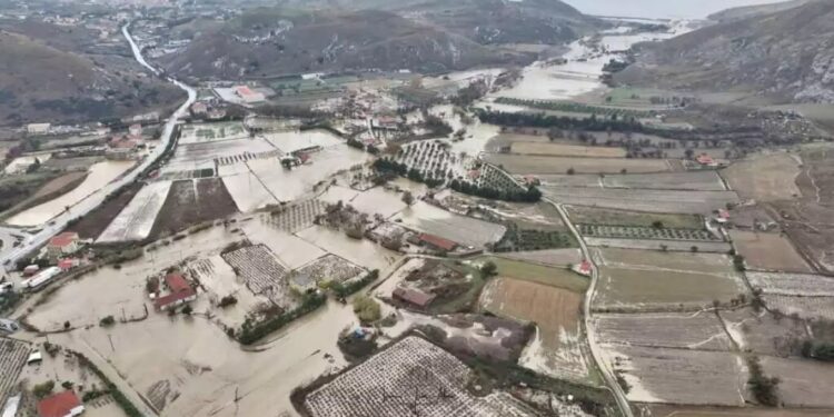 Alldaynews.gr Η Λήμνος «πνίγηκε» στο νερό και στις λάσπες από την κακοκαιρία Bora: Δύο νεκροί και τεράστιες καταστροφές