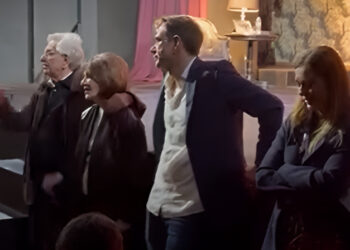 Συγκινητική συνάντηση: Στέφανος Ληναίος και Έλλη Φωτίου είκοσι χρόνια μετά στο θέατρο τους για να δουν Ιορδανίδη – Ματίκα