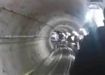 Alldaynews.gr ΕΚΤΑΚΤΟ: «Έμεινε» το μετρό στη Θεσσαλονίκη και ο κόσμος περπατούσε μέσα στο τούνελ