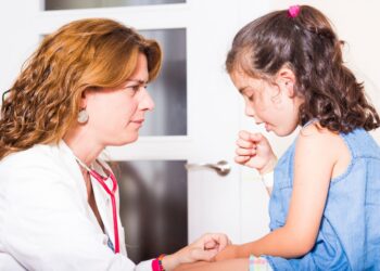 Κοκκύτης: Καμπανάκι του ΕΟΔΥ για την πρωτοφανή αύξηση των κρουσμάτων στη χώρα μας