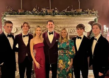 Αυτό είναι το επώνυμο που επιλέγει η τέως βασιλική οικογένεια