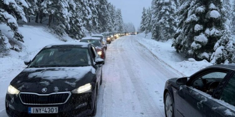 Alldaynews.gr Αδιανόητη ταλαιπωρία: Μεγάλο μποτιλιάρισμα στο Περτούλι – Ουρές πολλών χιλιομέτρων, δείτε βίντεο και φωτογραφίες