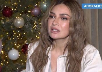 Συγκλόνισε η Αποστολία Ζώη: «Για να μην καταλάβει η μητέρα μου πως πεθαίνει, ανέβηκα στην πίστα και τραγούδησα»