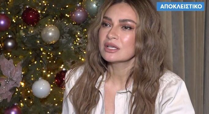 Συγκλόνισε η Αποστολία Ζώη: «Για να μην καταλάβει η μητέρα μου πως πεθαίνει, ανέβηκα στην πίστα και τραγούδησα»