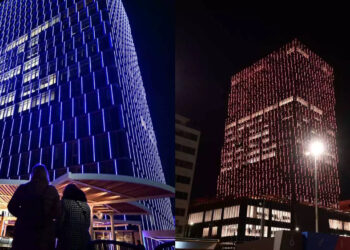 Εντυπωσιάζει η φωταγώγηση του Πύργου του Πειραιά – Φαντασμαγορικό θέαμα που μαγνητίζει τα βλέμματα