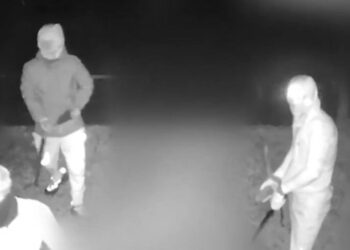 Σοκ στη Βρετανία: Έσφαξαν δύο παιδιά από λάθος – Είχαν πάρει πίτσες για το σπίτι (video)