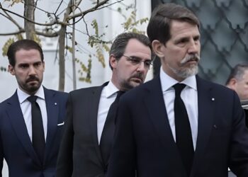 Tι σημαίνει Ντε Γκρες – Το νέο επίθετο της τέως βασιλικής οικογένειας