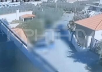 Βίντεο σοκ από την Κρήτη: Οδηγός γκαζώνει, πέφτει πάνω στην 33χρονη γυναίκα και τη σκοτώνει