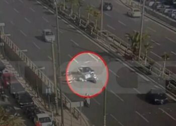 Βίντεο-σοκ από το MEGA: ΙΧ παρασύρει πασίγνωστο ηθοποιό με τη μηχανή του