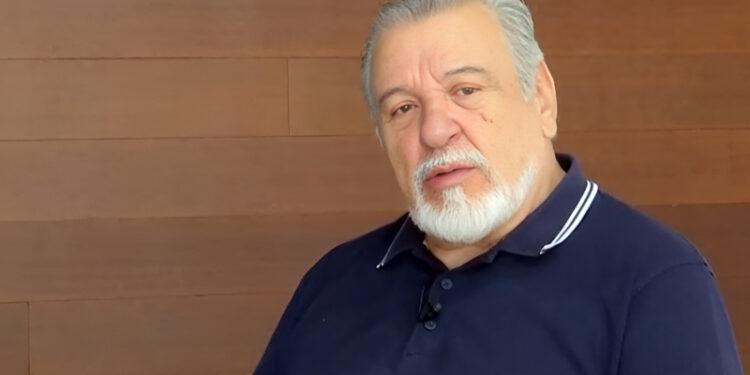 Τάσος Χαλκιάς: «Ο μπαμπάς μου με έδερνε – Δεν με κακοποιούσε, με έδερνε επειδή έπρεπε να με δείρει»