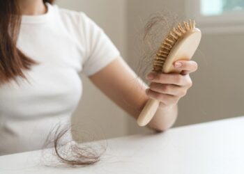 Τριχόπτωση: Ξεσκεπάζοντας Μύθους και Ανακαλύπτοντας Αλήθειες