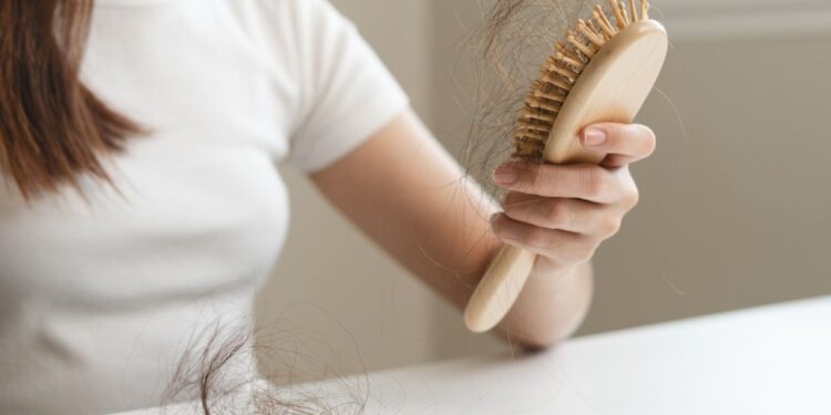 Alldaynews.gr Τριχόπτωση: Ξεσκεπάζοντας Μύθους και Ανακαλύπτοντας Αλήθειες