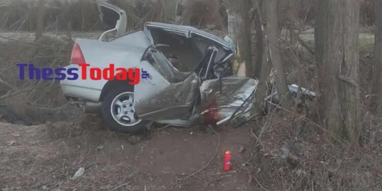 Alldaynews.gr Οικογενειακό δράμα πίσω από το τροχαίο με δύο 17χρονους: Πατέρας του ενός εκ των δύο νεαρών θυμάτων ο οδηγός του ΕΚΑΒ