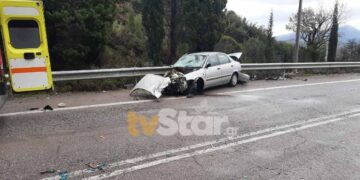 Τραγωδία στην Αράχωβα: Αυτοκίνητο συγκρούστηκε μετωπικά με φορτηγό – ΦΩΤΟ