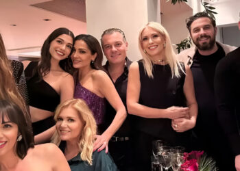 Δέσποινα Βανδή – Βασίλης Μπισμπίκης: Το λαμπερό pre-Christmas πάρτι στο σπίτι τους με τη Μελίνα Νικολαΐδη, τον Δημήτρη Φιντιρίκο και φίλους