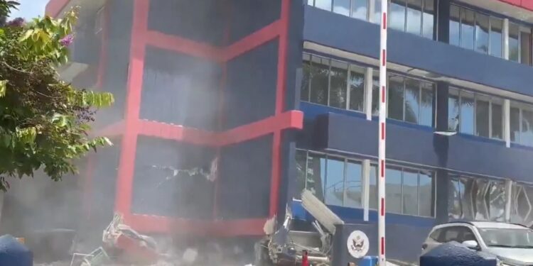 Alldaynews.gr Ισχυρός σεισμός 7,3 Ρίχτερ στο Βανουάτου: Εκτεταμένες ζημιές σε κτίρια – Αναφορές για νεκρούς