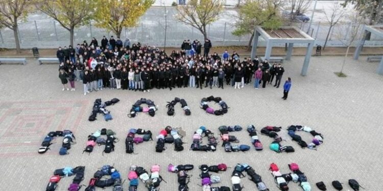 Alldaynews.gr Τα συγκινητικά μηνύματα μαθητών για τον 16χρονο που πέθανε από διαρροή αερίου – «Αντίο Παντελή»