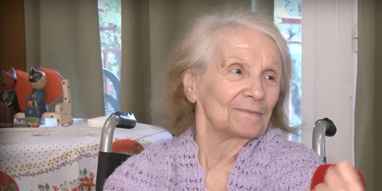 Alldaynews.gr Μέλπω Ζαρόκωστα: Χριστούγεννα στο Γηροκομείο με τη Μαίρη Λίντα