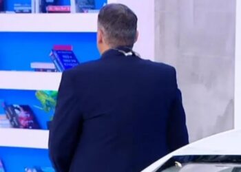 Απρόοπτο για τον Γιώργο Λιάγκα με το ανοικτό μικρόφωνο: “Μη μιλάτε όλοι μαζί γ@@ω την πουτ@@α μου”