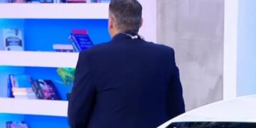 Alldaynews.gr Απρόοπτο για τον Γιώργο Λιάγκα με το ανοικτό μικρόφωνο: “Μη μιλάτε όλοι μαζί γ@@ω την πουτ@@α μου”