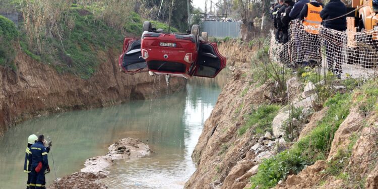 Δημήτρης Φιντιρίκος: Η ταραχώδης σχέση με τους γονείς του – Οι άσχημες σχέσεις με τον πατέρα του και ο θάνατός του