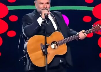 Alldaynews.gr Ο Γρηγόρης Αρναούτογλου «διαγωνίστηκε» στο «The Voice»: Γύρισαν οι καρέκλες των κριτών;