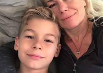 Ξέχασα να αφήσω χρήματα για φαγητό στον γιο μου, αλλά μου είπε: «Μην ανησυχείς, μαμά. Θα κοιτάξω στο κουτί που τα κρύβει ο μπαμπάς»