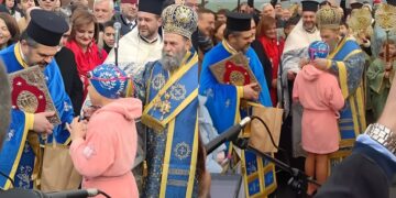 Alldaynews.gr Ιωάννινα: Mια 12χρονη μαθήτρια έπεσε στην παγωμένη Παμβώτιδα και έπιασε τον Σταυρό