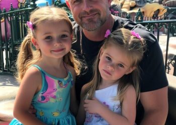 Μπαμπάς δύο κοριτσιών ξυπνά για να ετοιμάσει το πρωινό για τις κόρες του, όταν το βρίσκει ήδη μαγειρεμένο