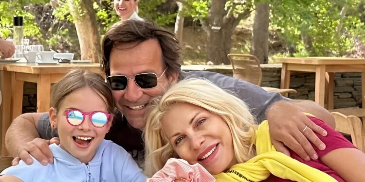 Alldaynews.gr Το ανακοίνωσε ο σύζυγός της πριν λίγο: Τεpάστιες χαρές στην οικογένεια της Ελένης Μενεγάκη, «βροχή» οι ευχές από την ώρα που μαθεύτηκε