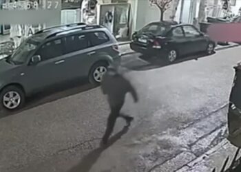 «Με κυνήγησε, να προσέχετε τους εαυτούς σας – Είναι γύρω στα 30 με μούσι, μελαχρινός» ‑ Η ανάρτηση της γυναίκας για τον επιδειξία