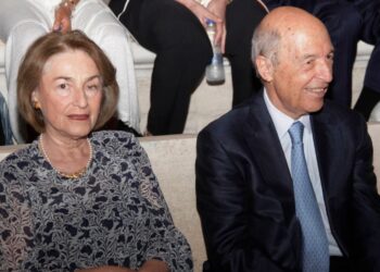 Alldaynews.gr Κώστας Σημίτης: Η σπάνια φωτογραφία του όταν ήταν 30 ετών που κάνει το γύρο του διαδικτύου
