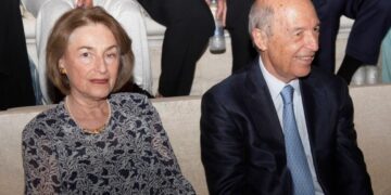 Alldaynews.gr Κώστας Σημίτης: Η σπάνια φωτογραφία του όταν ήταν 30 ετών που κάνει το γύρο του διαδικτύου