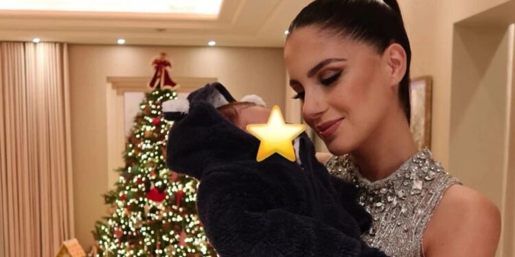 Αλεξάνδρα Νίκα: Αγκαλιά με τον γιο της την Πρωτοχρονιά – Το τρυφερό στιγμιότυπο από το ρεβεγιόν