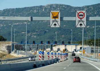 Ιόνια Οδός: Οδηγός επέστρεψε στα διόδια και δήλωσε ότι… ξέχασε την γυναίκα του στον δρόμο