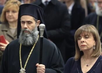 Επεισόδιο στην Μητρόπολη Αθηνών με την Πρόεδρο της Δημοκρατίας και τον αγωνιστή ιερέα π. Ιωάννη Διώτη