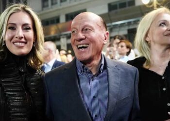 «Έσβησε στα χέρια μου για λίγα λεπτά και τον επανέφεραν», αποκάλυψε η κόρη του