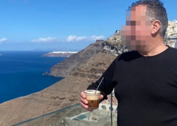 Θεσσαλονικιά έγινε viral επειδή περπατούσε με εσώρουχο κρεμασμένο στο παλτό της ‑ Δείτε βίντεο