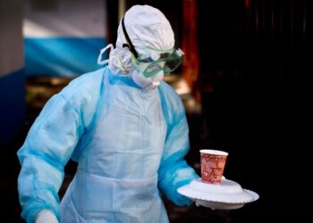 «Καμπανάκι» για τον νέο ιò που εμφανίστηκε: Κρύβεται στα ρούχα και τα έπιπλα – Έχει «διάρκεια ζωής» έως κι 1 μήνα