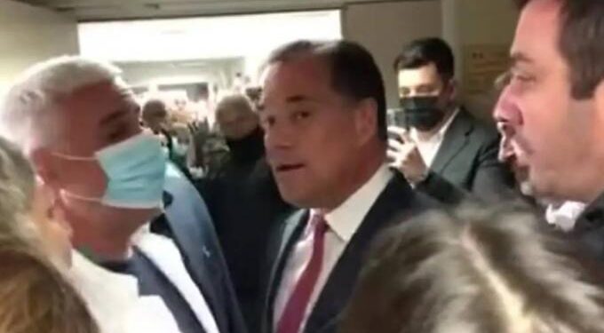 Alldaynews.gr Ένταση μεταξύ γιατρών και Άδωνι Γεωργιάδη στο νοσοκομείο «Γ. Γεννηματάς» σε εκδήλωση της Ματίνας Παγώνη