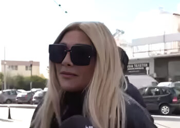 Αγγελική Ηλιάδη: Συγκινημένη στη κηδεία της γιαγιάς της, Καίτης Γκρέυ με τον 11χρονο γιο της