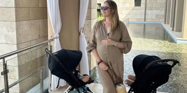 Alldaynews.gr Ανίτα Μπραντ: «Στο τρίτο, αν είχα καταφέρει να το κυοφορήσω μέχρι το τέλος, θα…» – Τα κιλά που πήρε στις εγκυμοσύνες της